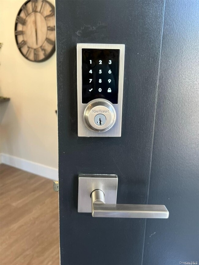 1080 New York Ave in Huntington Station, NY - Building Photo - Building Photo