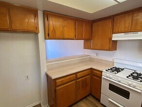 14020 Yukon Avenue, in Hawthorne, CA - Foto de edificio - Interior Photo