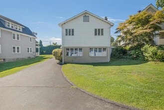 3247 Albany Post Rd in Cortlandt, NY - Building Photo - Building Photo