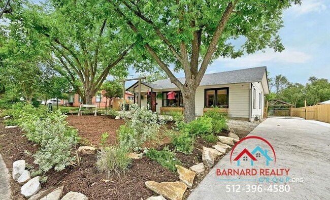 1407 Hopkins St in San Marcos, TX - Building Photo - Building Photo