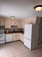 148 Westbury Park Rd, Unit A in Watertown, CT - Foto de edificio - Building Photo