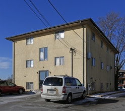 1517 Elrose Ct in South St. Paul, MN - Foto de edificio - Building Photo