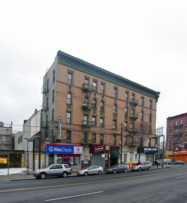 144 Bruckner Boulevard in Bronx, NY - Foto de edificio - Building Photo