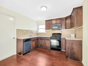 703 E Adoue Ave in Baytown, TX - Building Photo - Building Photo