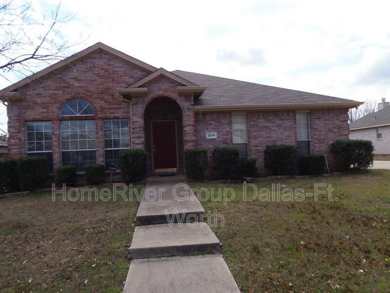3214 Creekside Dr in Sachse, TX - Building Photo