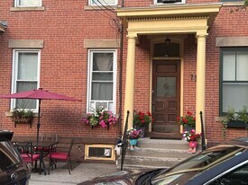 71 Warren St, Unit 1 plus bedroom Wooster Sq in New Haven, CT - Building Photo