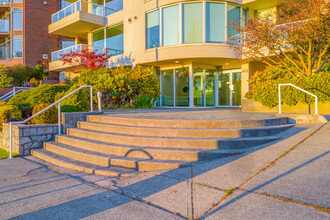 1403 Beach Ave in Vancouver, BC - Building Photo - Building Photo