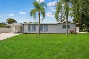 2539 Trinidad St in Sarasota, FL - Building Photo