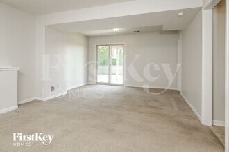 11111 Highview Rd in Peculiar, MO - Building Photo - Building Photo