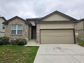 8107 Falcon Meadow Dr in Converse, TX - Building Photo