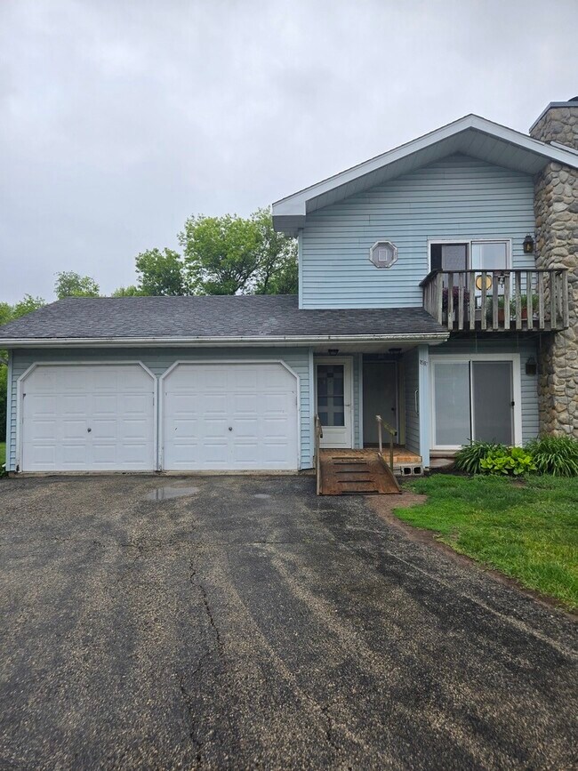 1567 W Stonehenge Dr in Sycamore, IL - Building Photo - Building Photo