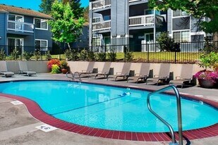 Evanbrook Apartments in Portland, OR - Building Photo