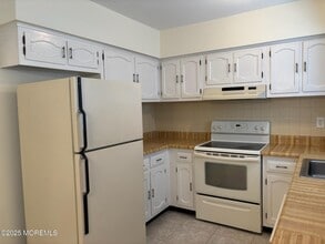 7A Canton Dr in Manchester Township, NJ - Building Photo - Building Photo