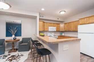 Eastwood Pointe Luxury Apartments in Akron, OH - Foto de edificio - Interior Photo