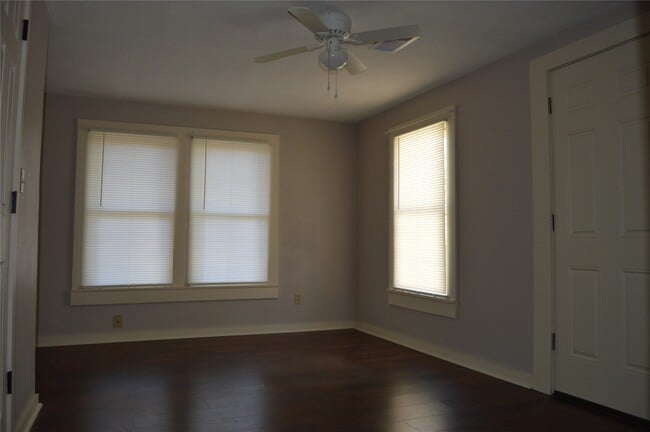 110 Cedar St in Highlands, TX - Building Photo - Building Photo