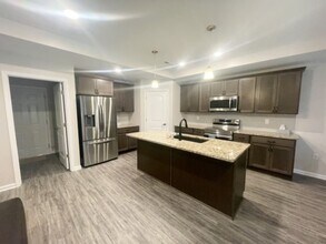 611 Wildoak Pl in Manhattan, KS - Building Photo - Building Photo