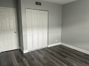 3232 NW 84th Ave in Sunrise, FL - Building Photo - Building Photo