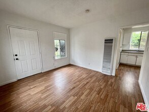 2209 Ridgeley Dr in Los Angeles, CA - Building Photo - Building Photo