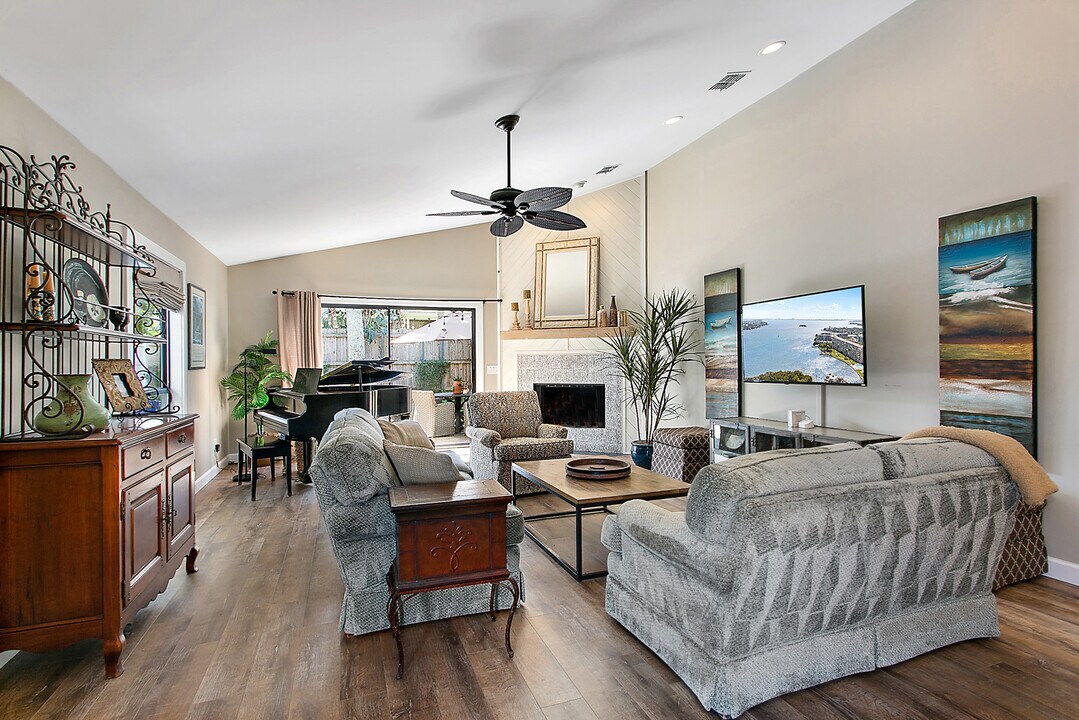 310 2nd St in Atlantic Beach, FL - Building Photo