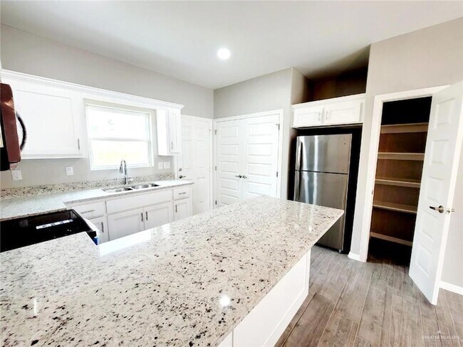 1723 Davenport St, Unit 4 in Weslaco, TX - Building Photo - Building Photo