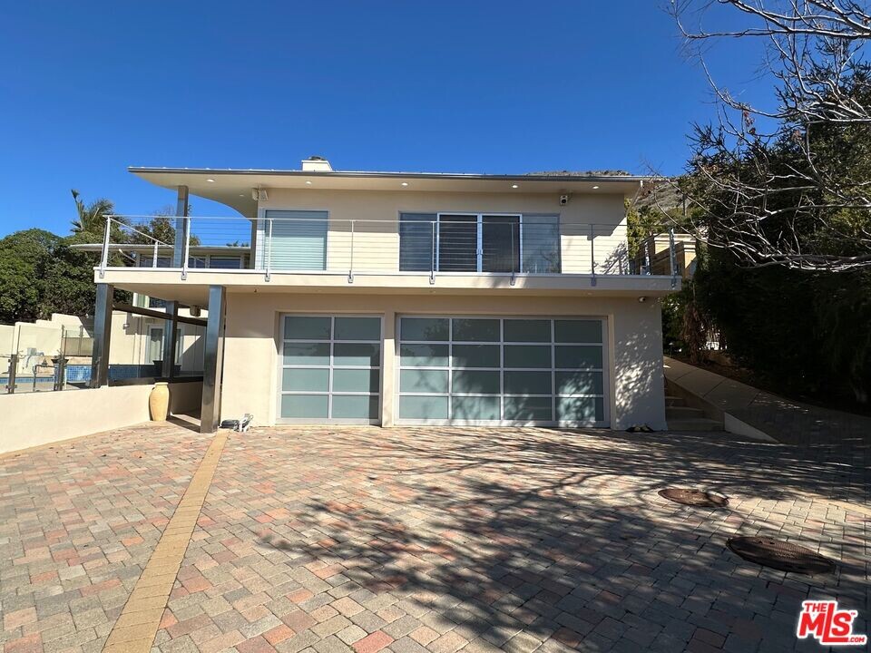 31741 Pacific Coast Hwy in Malibu, CA - Building Photo
