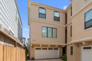 5329 Egbert St in Houston, TX - Building Photo