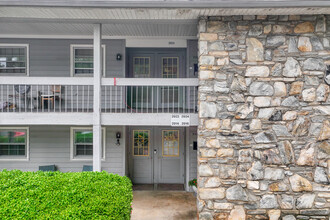 Georgetown Condominiums in Winston-Salem, NC - Building Photo - Building Photo