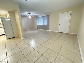 4906 Victoria Dr in Cape Coral, FL - Building Photo - Building Photo