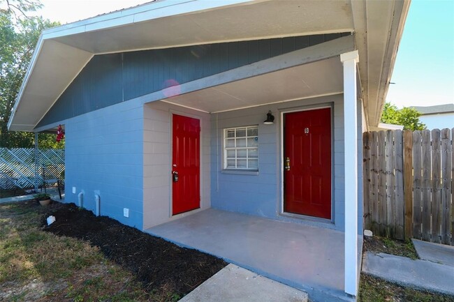 8716 N Greenwood Ave in Tampa, FL - Building Photo - Building Photo