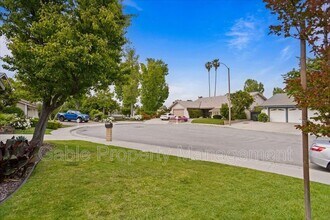 25737 Tamarisk Pl in Santa Clarita, CA - Building Photo - Building Photo