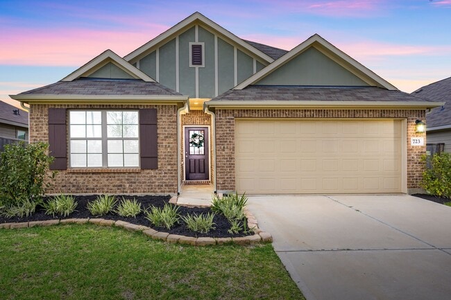 property at 723 Larkspur Shadow Dr