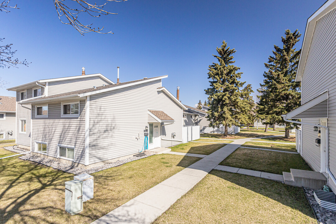 Patio Gardens in Edmonton, AB - Building Photo