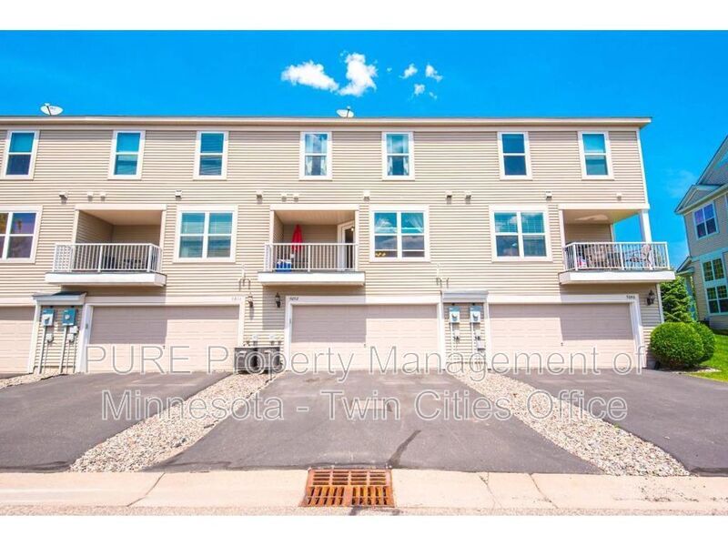 5092 French Dr N in Hugo, MN - Building Photo