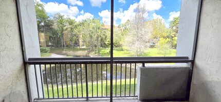 711 N Pine Island Rd in Plantation, FL - Building Photo - Building Photo