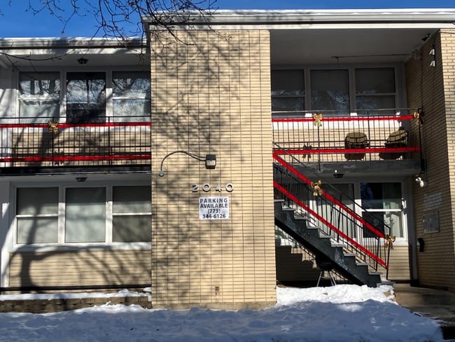 2040 W Hood Ave in Chicago, IL - Foto de edificio - Building Photo