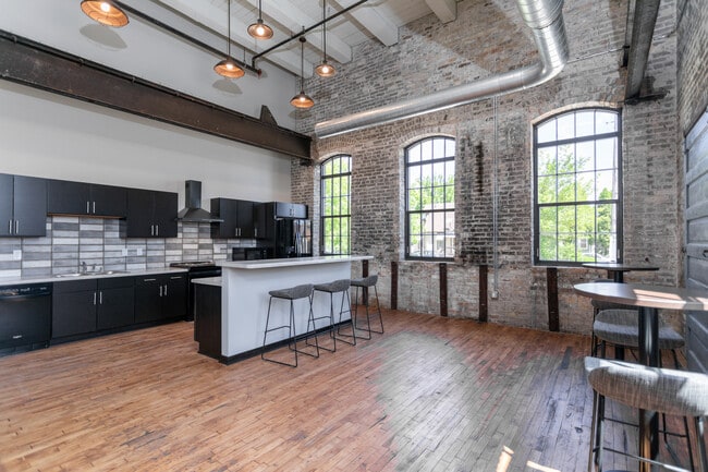 Gold Medal Lofts in Racine, WI - Foto de edificio - Interior Photo
