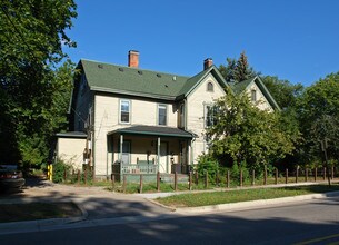 126 Packard St in Ann Arbor, MI - Foto de edificio - Building Photo