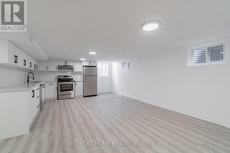 899 Florell Dr in Oshawa, ON - Building Photo - Building Photo