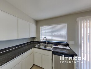 7331 W Mountain View Rd in Peoria, AZ - Building Photo - Building Photo