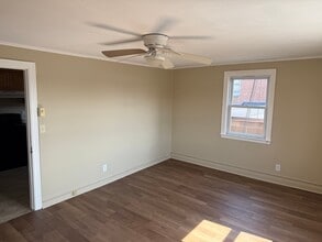 35 W Main St, Unit 6 in Plainville, CT - Foto de edificio - Building Photo