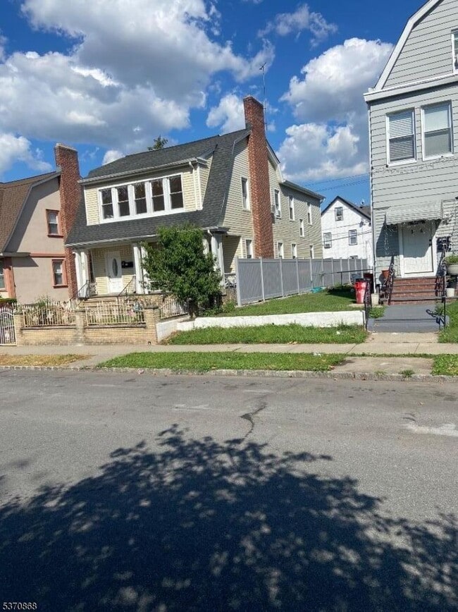 40 Ampere Pkwy in East Orange, NJ - Building Photo - Building Photo
