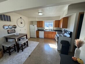 1016 W 20th St, Unit 1016 in Cedar Falls, IA - Building Photo - Building Photo