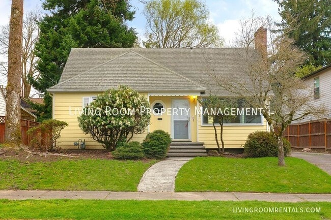 3740 SE Tibbetts St in Portland, OR - Building Photo - Building Photo