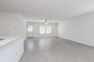 16002 Tallis Dr in Conroe, TX - Building Photo - Building Photo