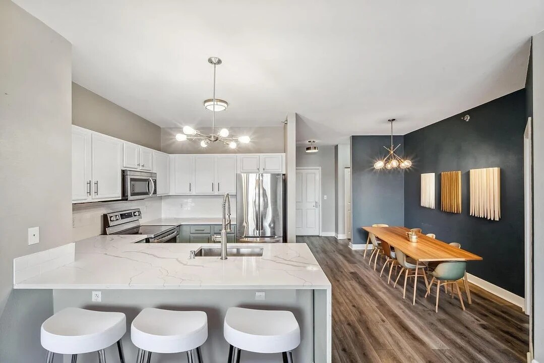 4110 S Lake Dr, Unit 233 in St. Francis, WI - Foto de edificio