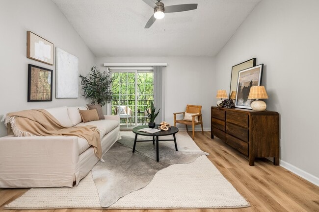 Saddlebrook Apartments in Murfreesboro, TN - Foto de edificio - Building Photo