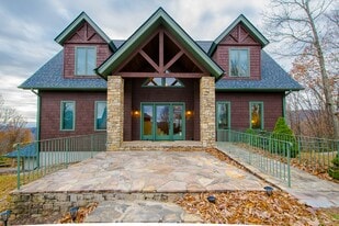 6 S Songbird Ct in Hendersonville, NC - Building Photo