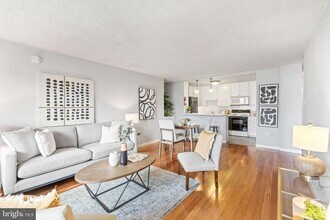 1325 18th St NW in Washington, DC - Building Photo - Building Photo