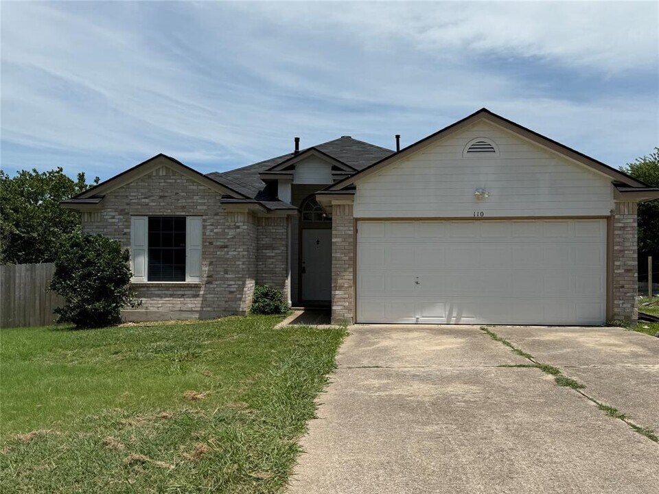 110 Little Lake Rd in Hutto, TX - Building Photo