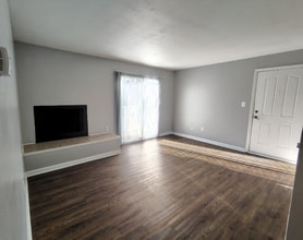 600 Reusens Rd, Unit L130 in Lynchburg, VA - Foto de edificio - Building Photo